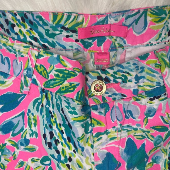 Lilly Pulitzer 5” Callahan Shorts Snap Back Print - Picture 2 of 5
